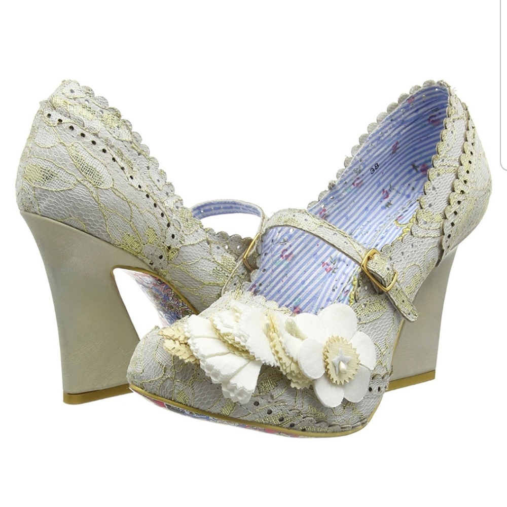 👰 Irregular Choice ivory heels w/ flower applique
